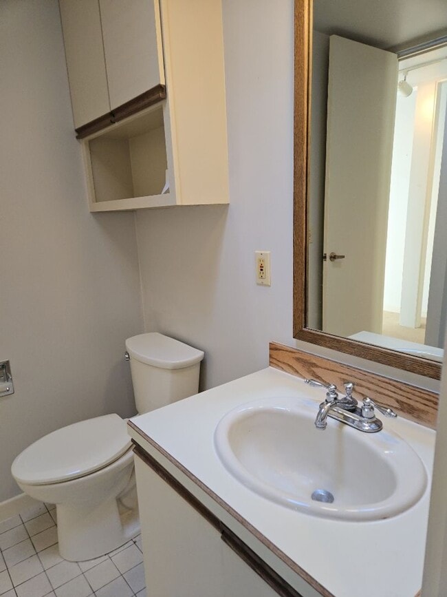 Building Photo - Spectacular View!! This top floor condo is a MUST SEE!! $500 move in credit