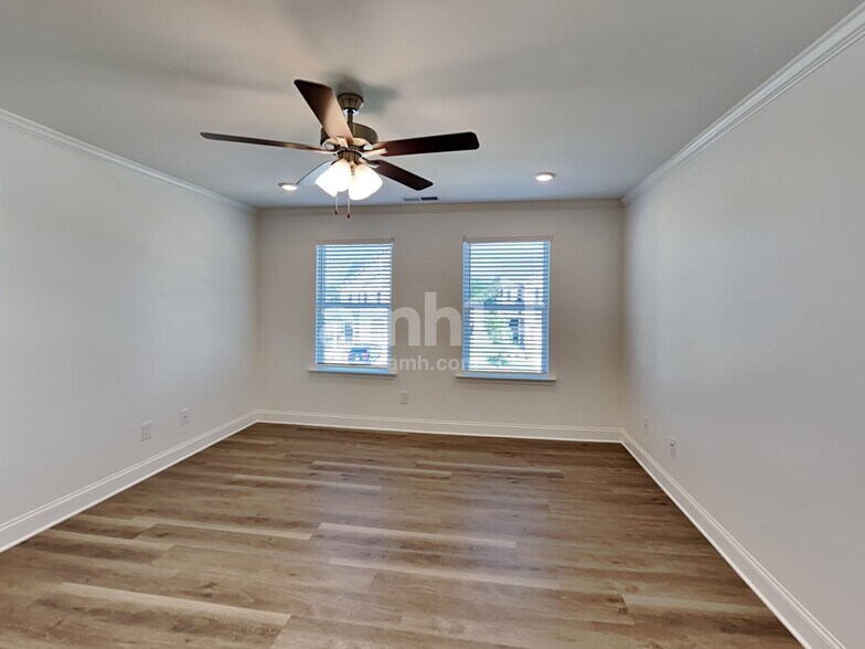 Building Photo - 1025 Highland Walk