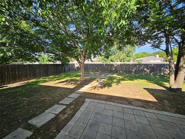 Building Photo - 202 N Pauley Dr