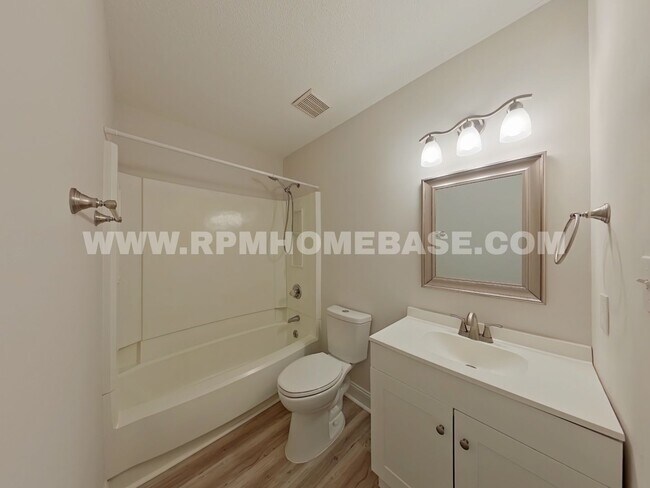 Building Photo - Spacious Dog-Friendly Townhome | Minutes from Eglin AFB & Hurlburt Field