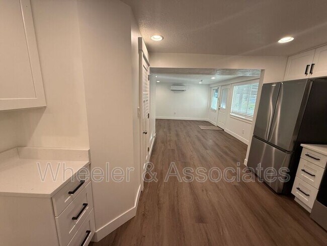 Building Photo - 3718-3718 Brinker Ave