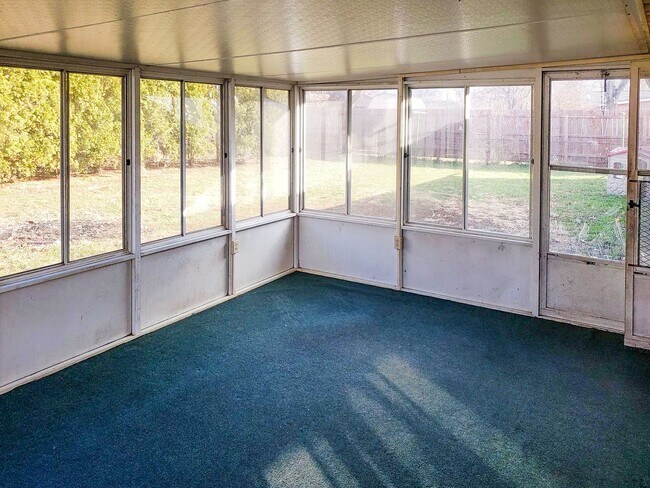 Building Photo - Enclosed Porch