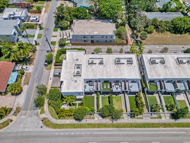 Building Photo - 1604 SW 4th Ave