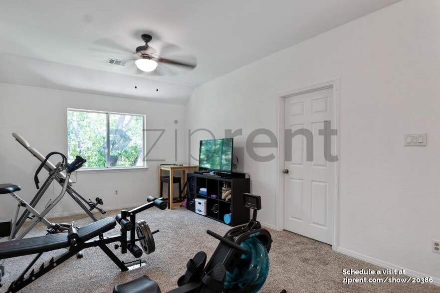Building Photo - Unit