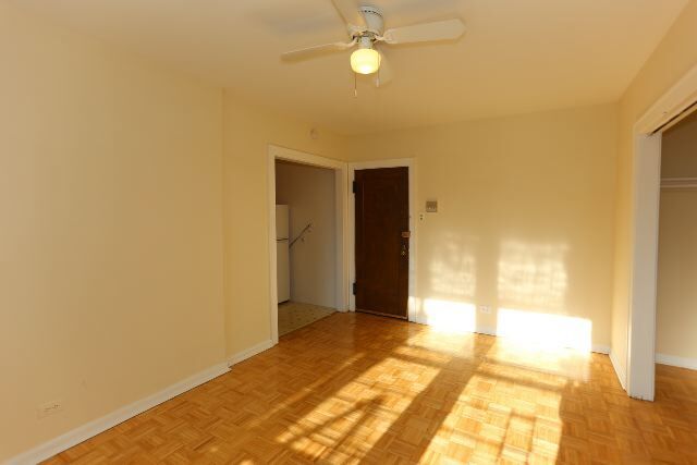 Building Photo - 714 W Belmont Ave