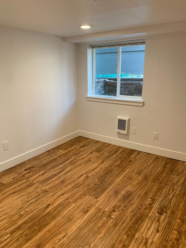 Building Photo - Newly remodeled 1bedroom