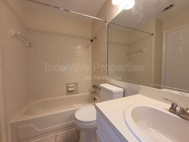 Building Photo - 575 Bloomington Ct