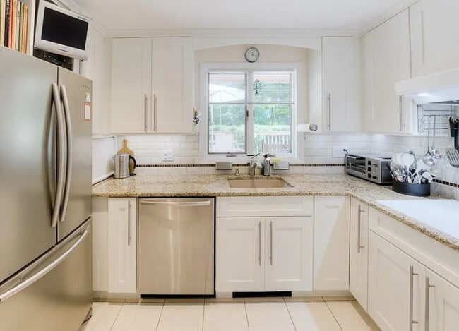 Building Photo - 11 Dubiel Dr