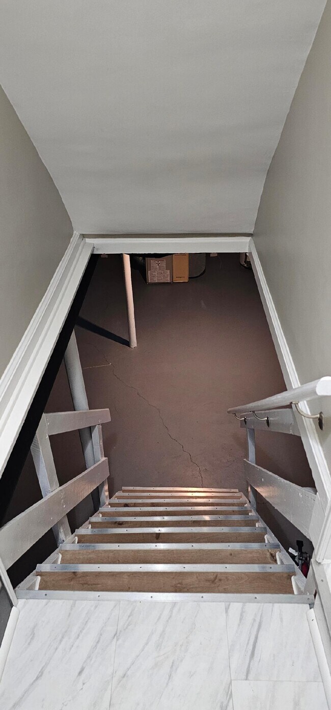 Building Photo - 13699 Rosedale St