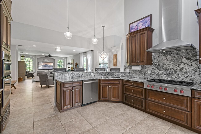 Building Photo - 3251 SW Holly Ln