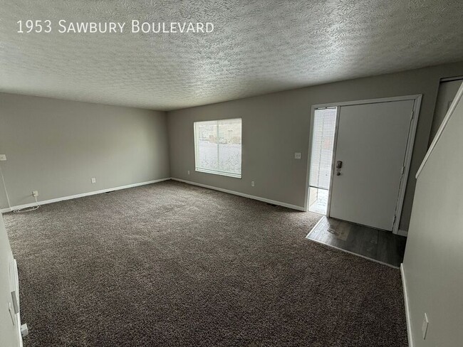 Building Photo - Recently Updated Beautiful Town Home in Wo...