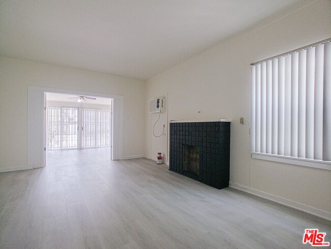 Building Photo - 336 S Wilton Pl