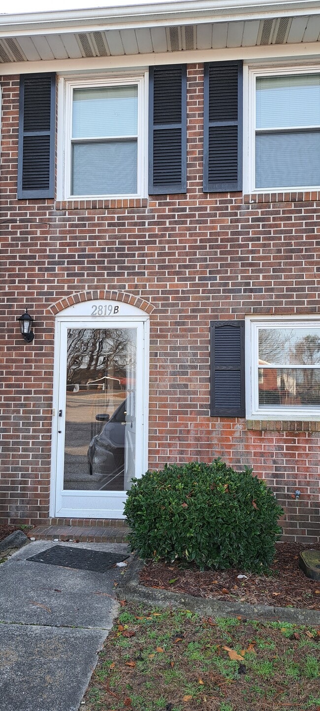 Building Photo - 2819 McLain St