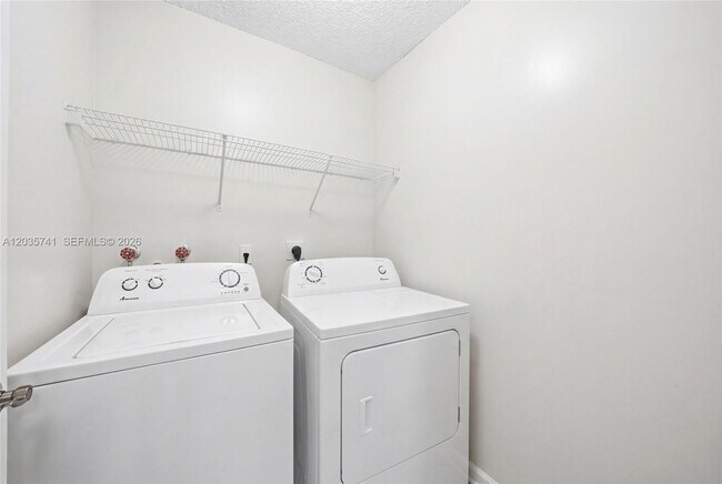 Building Photo - 2263 SE 25th Ave
