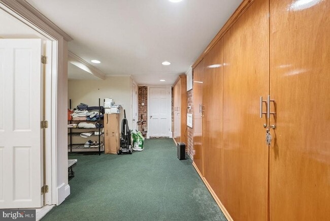 Building Photo - 949 S St NW