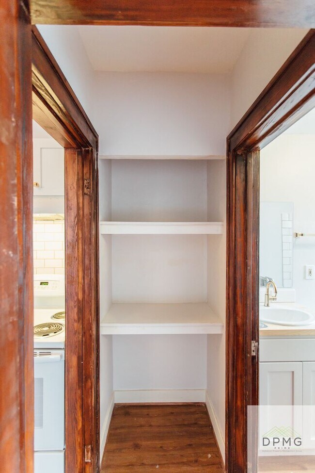 Building Photo - 117 S Hosmer St