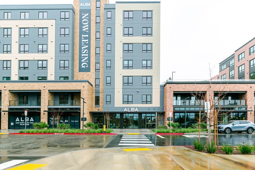 Building Photo - 350 Chastain Pl