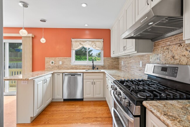 Building Photo - Coastal Charm in Linda Mar - Spacious Home...
