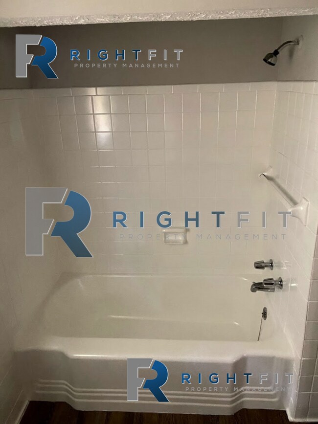 Building Photo - Newly renovated cottage in historic district!