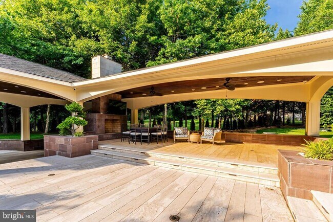 Building Photo - 860 Nicholas Run Dr
