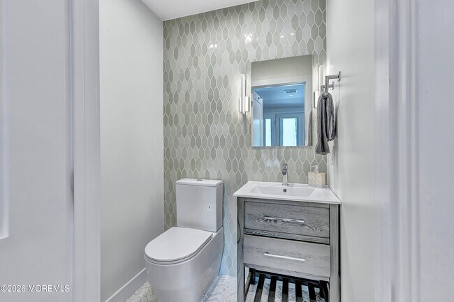 Building Photo - 637 Beacon Blvd