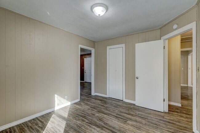 Building Photo - 3 Bed 2 Bath close to OU Med Center