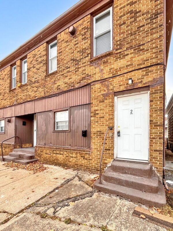 Building Photo - 116 E Great Lakes St