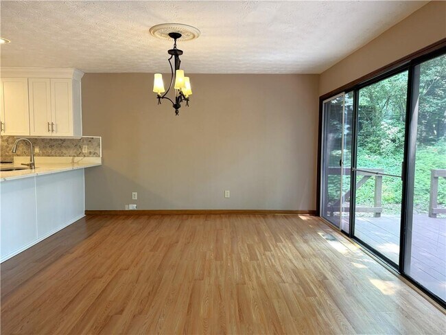 Building Photo - 1302 Colony Dr