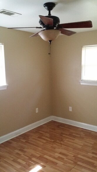 Building Photo - 2300 Campagna Dr