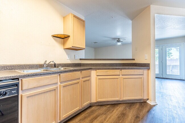 Building Photo - 7910 Lattimer Pond