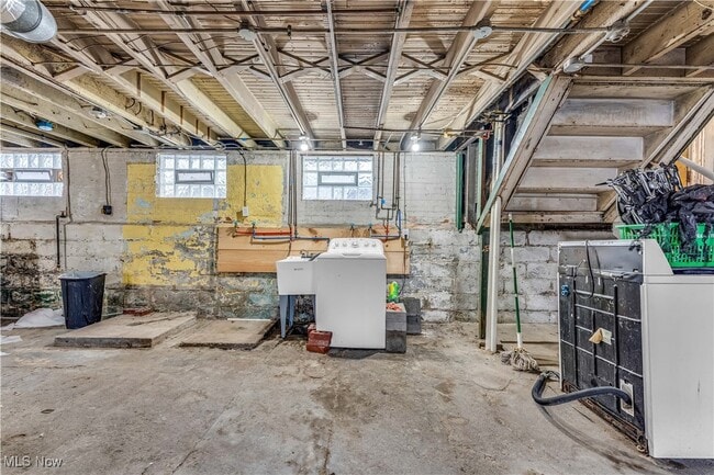 Building Photo - 11601 Headley Ave