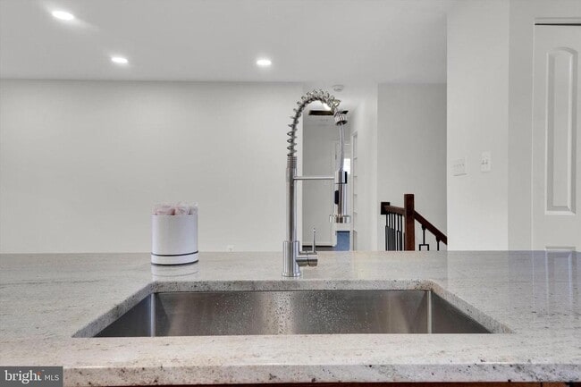 Building Photo - 4224 Kinmount Rd