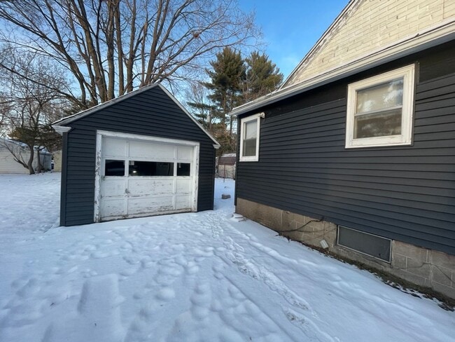 Building Photo - Click the “Apply Now” button or email wapmrentals@gmail.com for a prompt response.