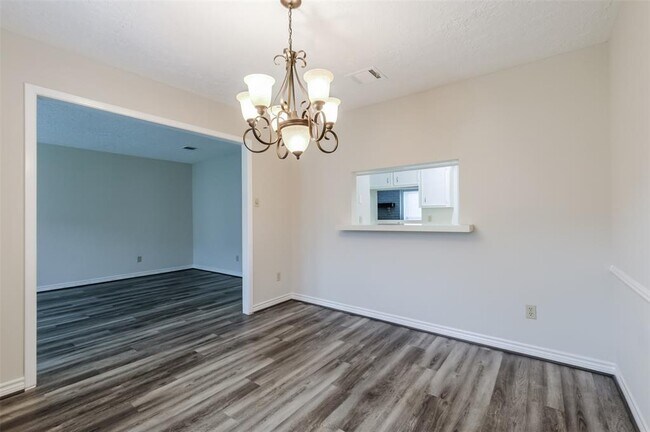 Building Photo - 3004 Beecave Dr