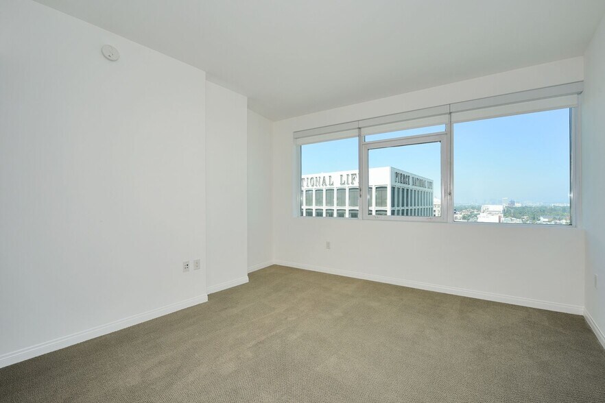 Building Photo - 3785 Wilshire Blvd