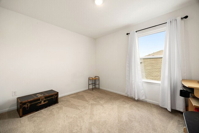 Building Photo - 25927 Chicory Dr