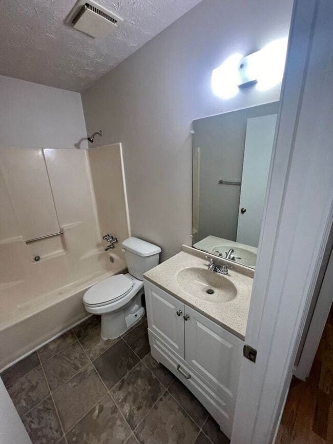 Building Photo - NOW READY!!! Cozy ranch 2 bedroom 1.5 bath...