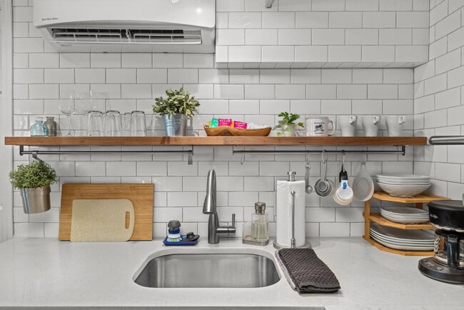 Building Photo - 4600 McPherson Ave