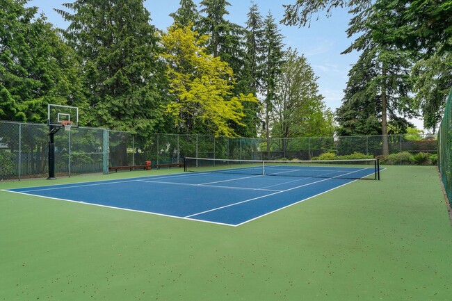 Building Photo - Pool’s Open! -Huge, refreshed 2 BR-2 Bath ...