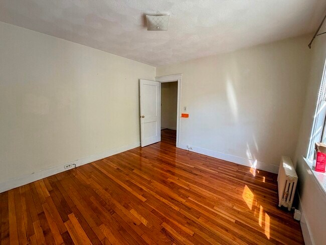 Building Photo - 75 Varnum St