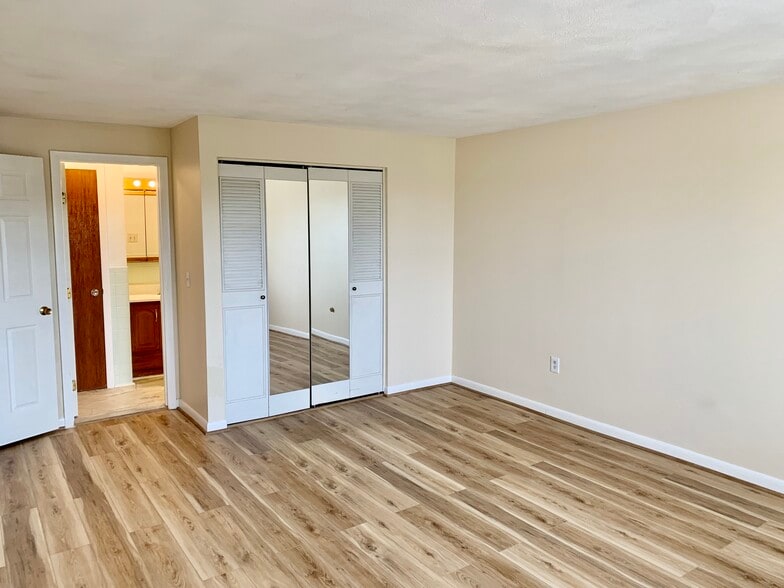 Building Photo - 22 Williamsburg Ct