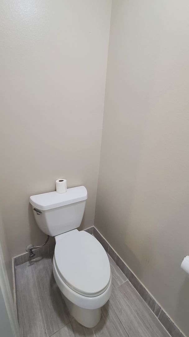 Building Photo - 2 Bedroom Condo located in Park House.