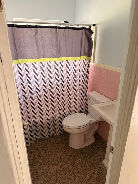 Building Photo - 602 Josephine St