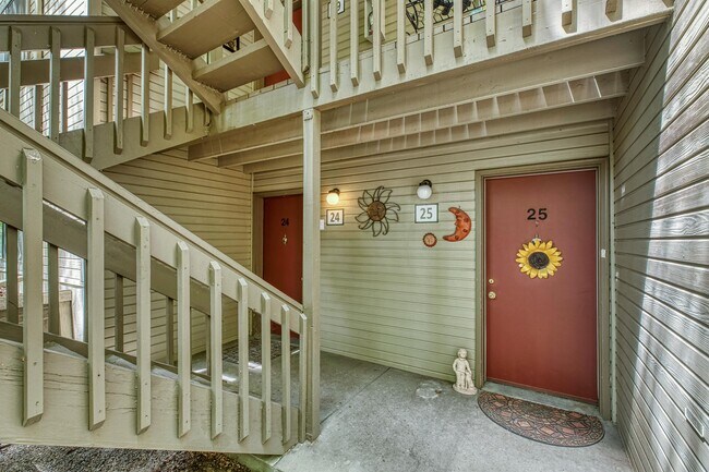 Building Photo - 3713 S Gekeler Ln
