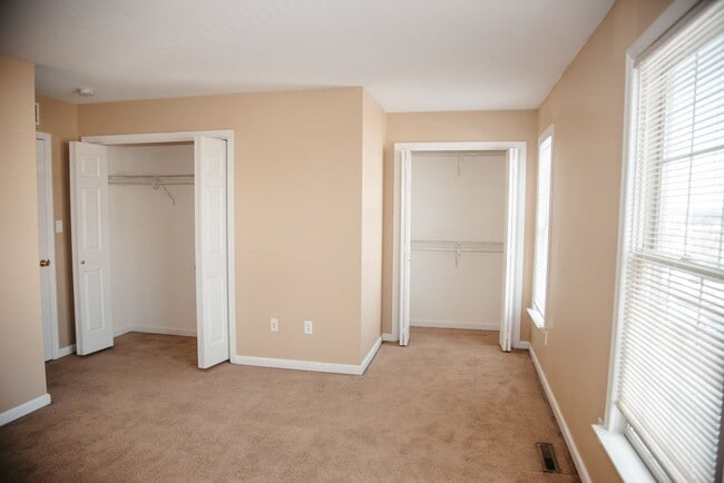 Building Photo - 465 Sunday Dr