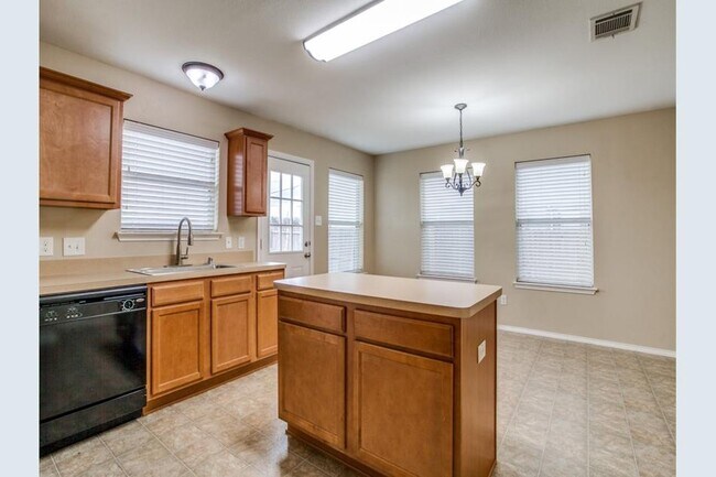 Building Photo - 1202 Angelina Dr