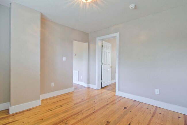 Building Photo - Knoxville 37917 - 2 bedroom, 1 bath home -...