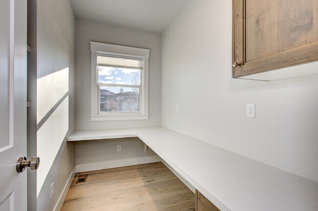 Building Photo - 2603 N Foudy Ave