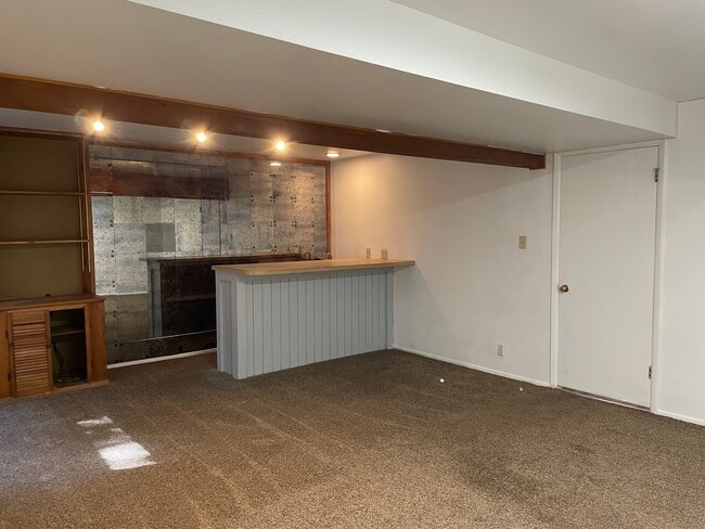 Building Photo - 1586 E Ventnor Ave