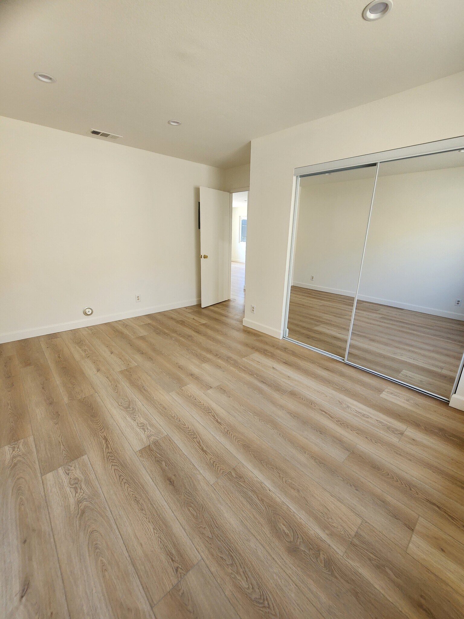 Building Photo - 625 N Angeleno Ave